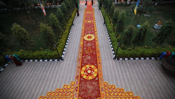 Sixteen Arhats Procession and Alms Offering Photo story