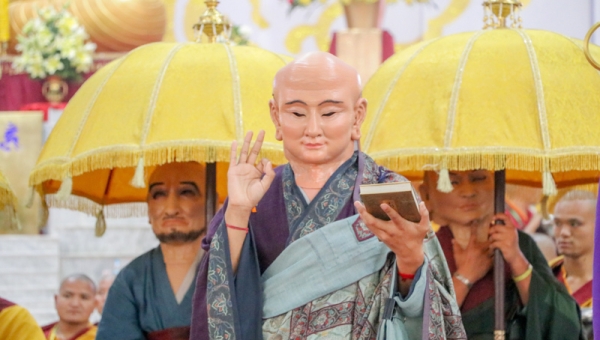 Alms Procession and Offering to the 16 Arhats