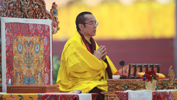 བཀའ་བརྒྱུད་སྨོན་ལམ་ཐེངས་སོ་བརྒྱད་པའི་སྔོན་འགྲོའི་གསུང་ཆོས། 