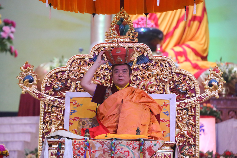 Guru Varjadhara Kenting Tai Situ Rinpoche Performs the Red Crown Ceremony