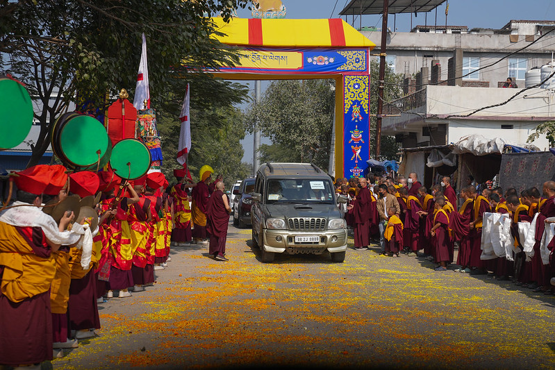 སྐྱབས་མགོན་༧རྒྱལ་བའི་རྒྱལ་ཚབ་མཆོག་རྒྱལ་ཡོངས་བཀའ་བརྒྱུད་སྨོན་ལམ་ཐེངས་ ༣༩ པའི་ཚོགས་མགོན་དུ་ཆིབས་བསྒྱུར་བསྐྱངས་པ། 