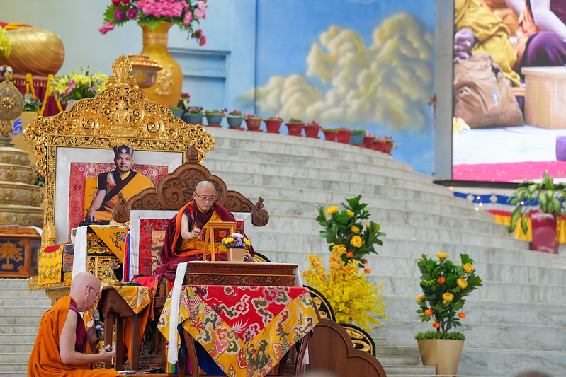 ༧སྐྱབས་མགོན་རྒྱལ་བའི་རྒྱལ་ཚབ་དྲུང་གཽ་ཤྲྭི་ཆེན་པོ་མཆོག་གི་བཀའ་བརྒྱུད་སྨོན་ལམ་ཆེན་མོ་ཐེངས་སོ་དགུ་པའི་སྔོན་འགྲོའི་གསུང་ཆོས་ཉིན་གཉིས་པའི་ཆོས་ཐུན་གཉིས་པ།