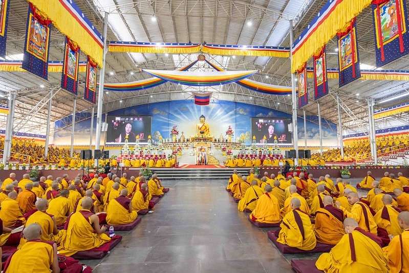 རྒྱལ་ཡོངས་བཀའ་བརྒྱུད་སྨོན་ལམ་ཆེན་མོ་ཐེངས་ ༣༩ པའི་བཀའ་ཆོས་ཉིན་དང་པོ། 