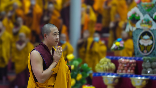 རྒྱལ་ཡོངས་བཀའ་བརྒྱུད་སྨོན་ལམ་ཆེན་མོ་ཐེངས་ ༣༩ པའི་བཀའ་ཆོས་དང་གནས་ཚུལ་སྙིང་བསྡུས། 